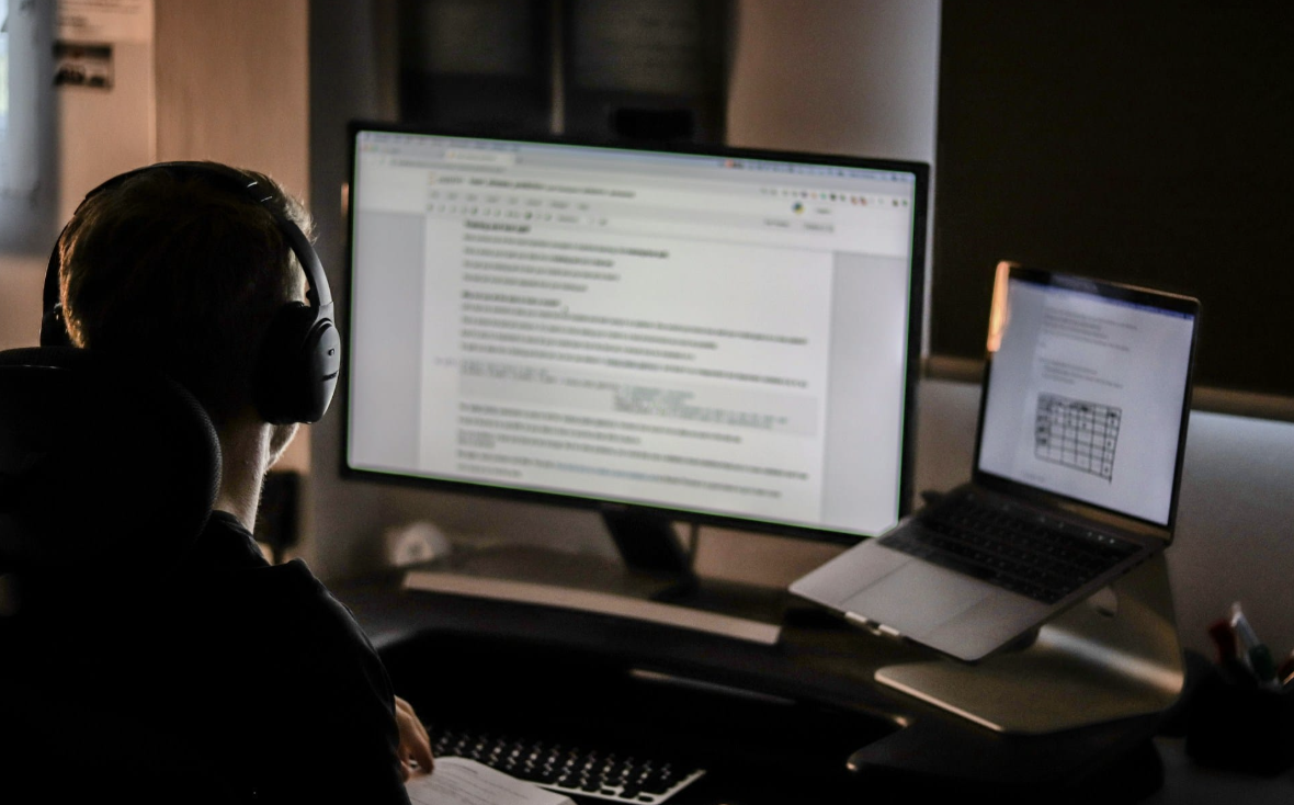 24 vs 27-inch monitor: Which is best for your desk?