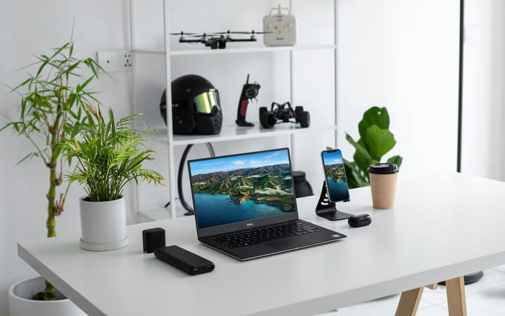 Tech on a budget: 5 cool gadgets under R1000 that punch above their price