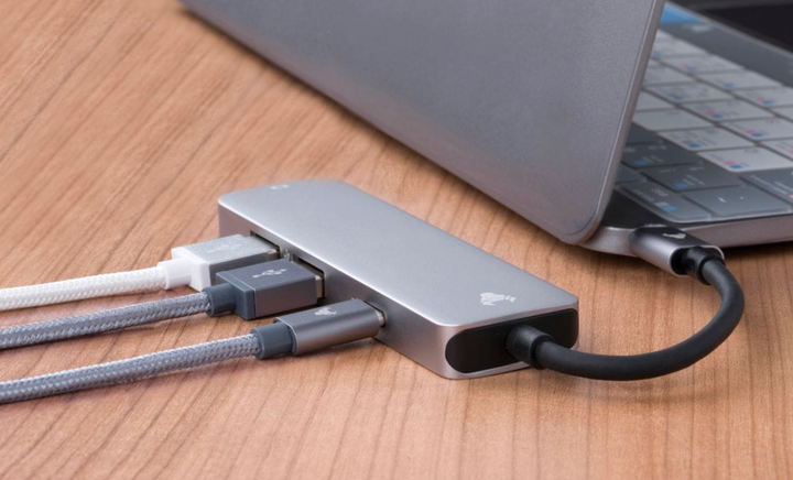 USB hub or docking station for your laptop?